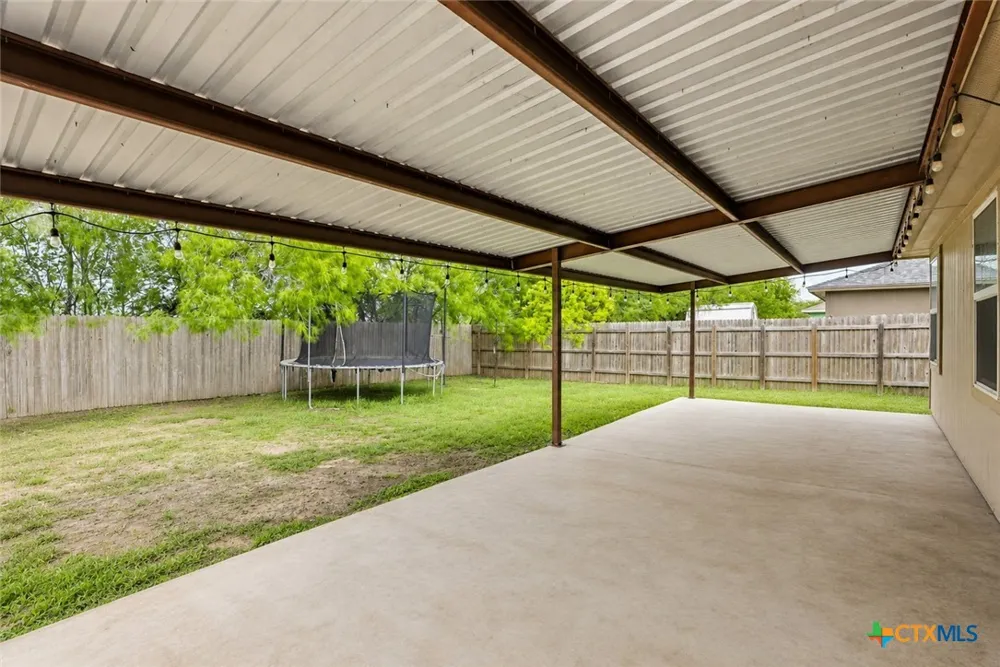 138 Talon Drive Luling, TX 78648
