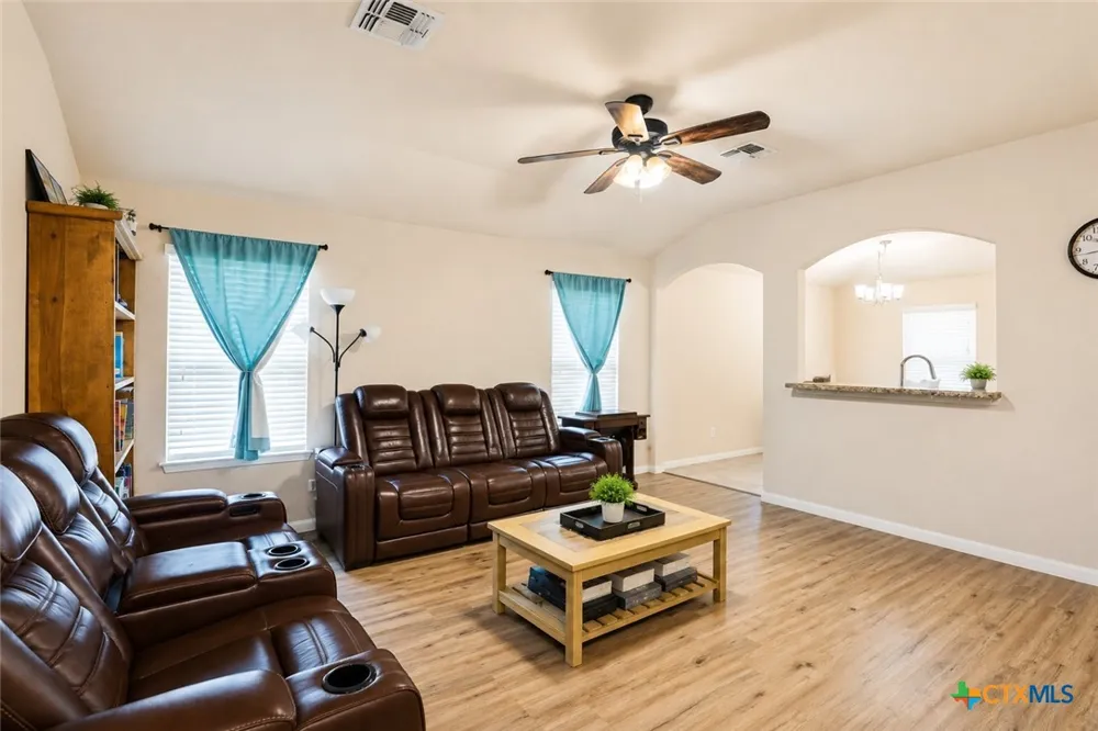 138 Talon Drive Luling, TX 78648