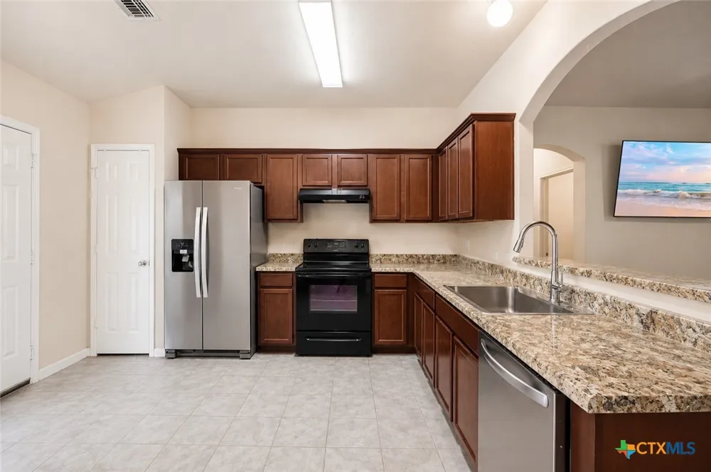 138 Talon Drive Luling, TX 78648