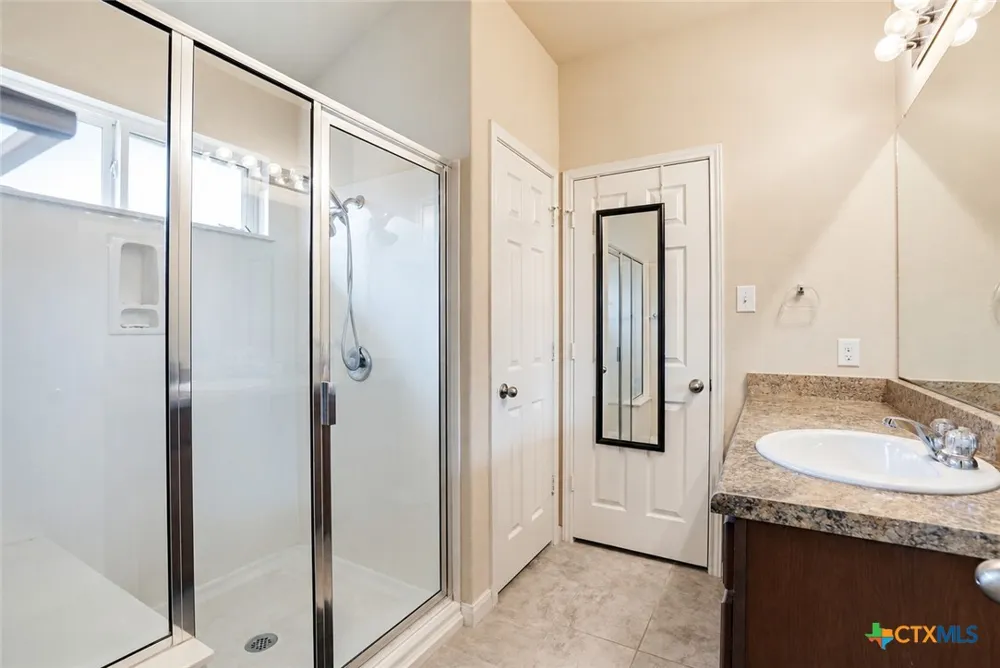 138 Talon Drive Luling, TX 78648