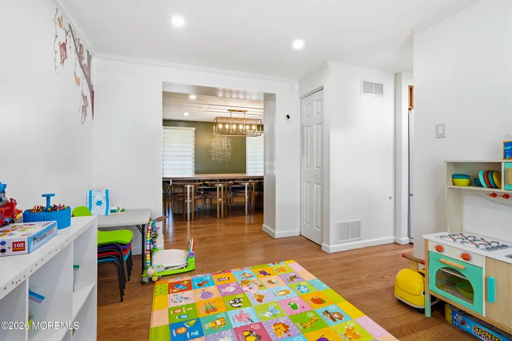 1707 Melville Street Oakhurst, NJ 07755
