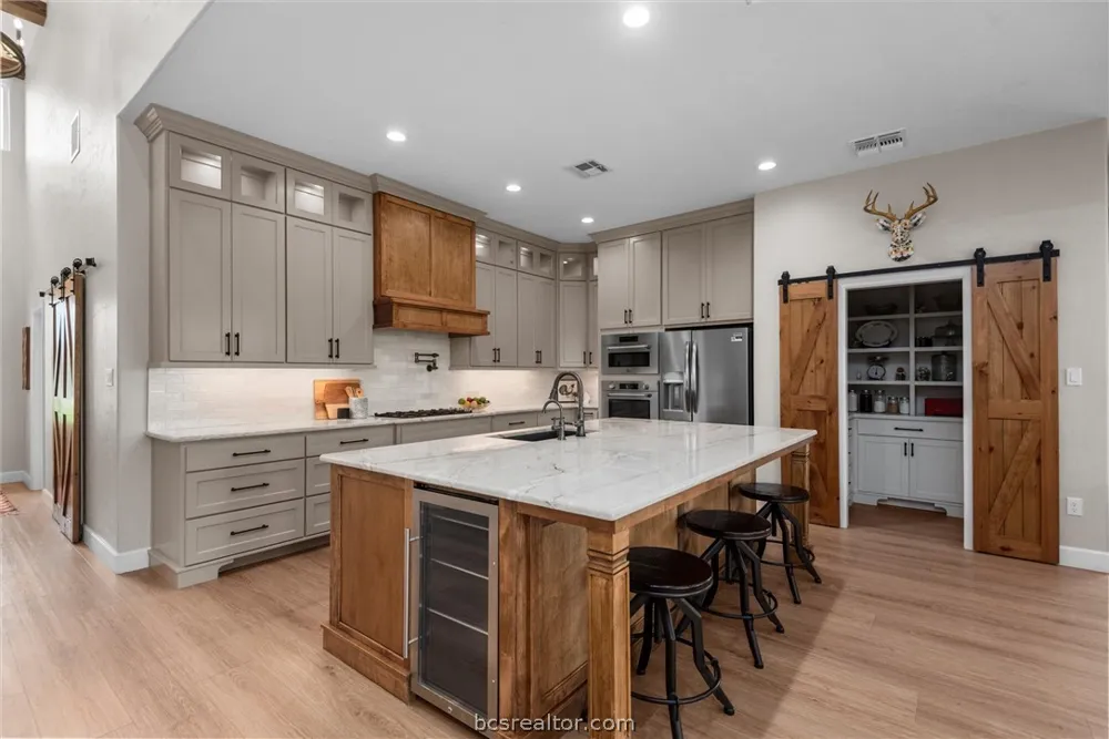914 Axis Lane Franklin, TX 77856