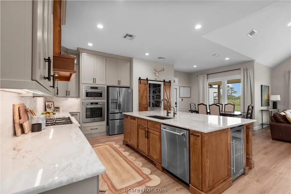 914 Axis Lane Franklin, TX 77856