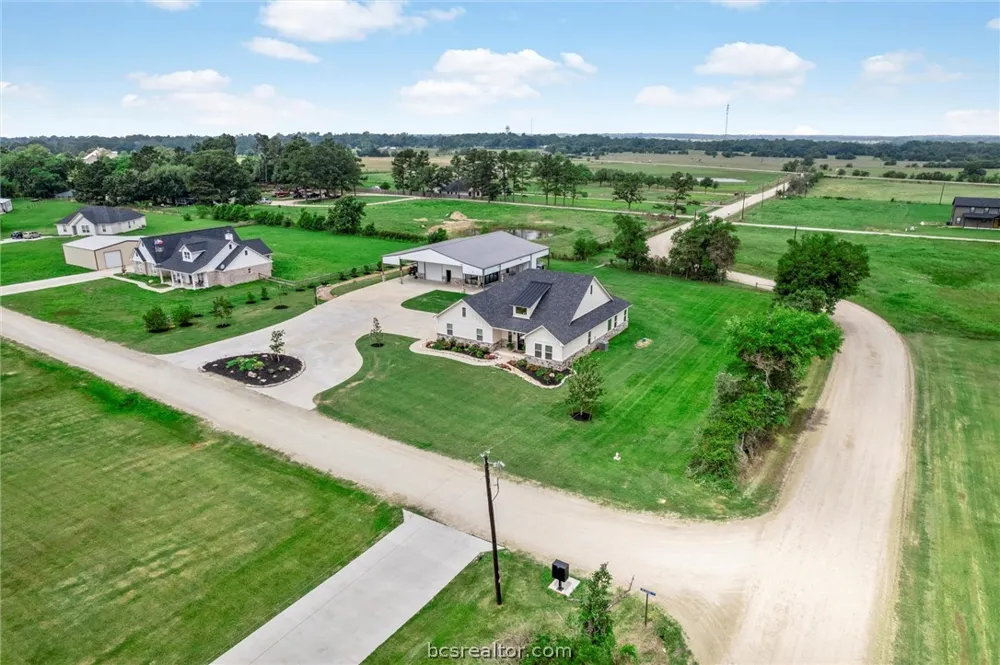 914 Axis Lane Franklin, TX 77856