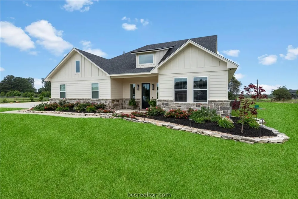 914 Axis Lane Franklin, TX 77856