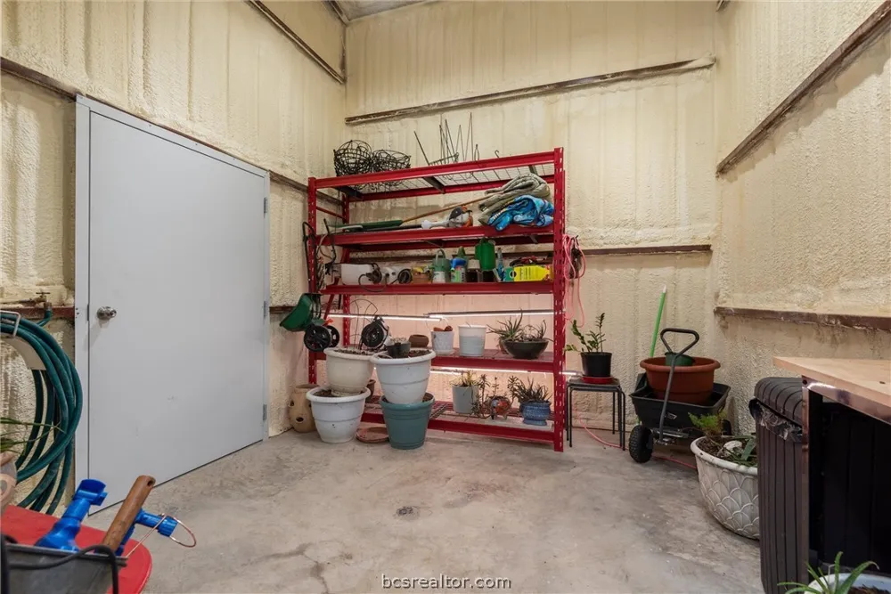 914 Axis Lane Franklin, TX 77856