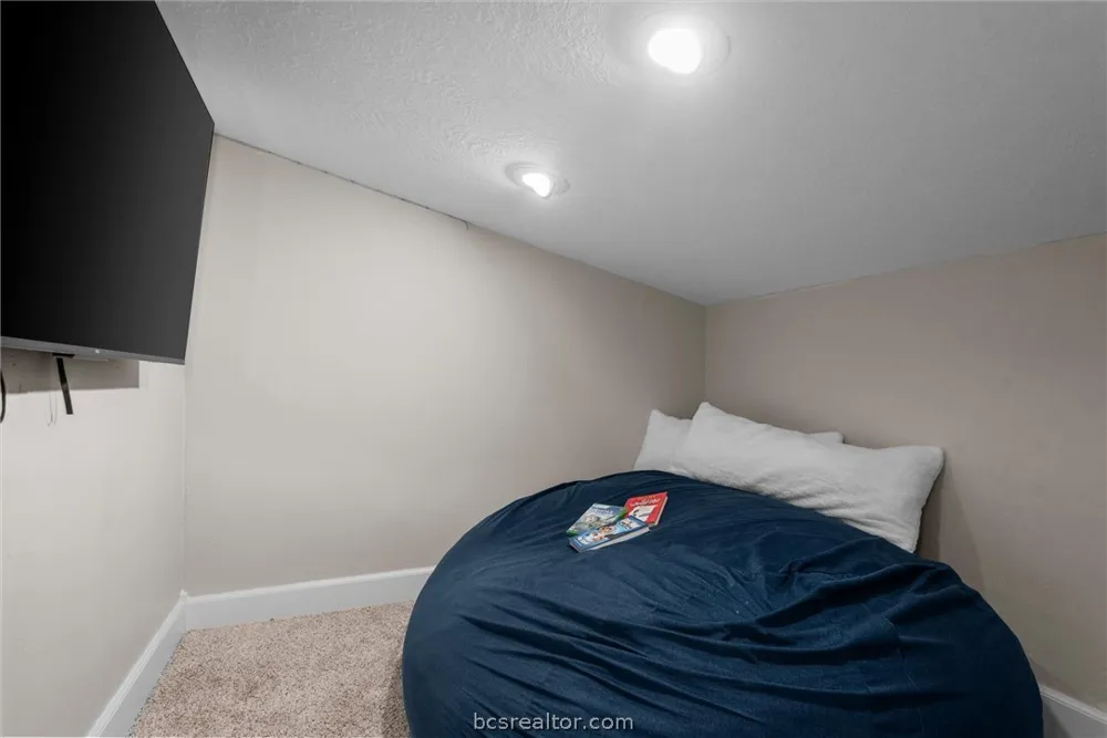 914 Axis Lane Franklin, TX 77856