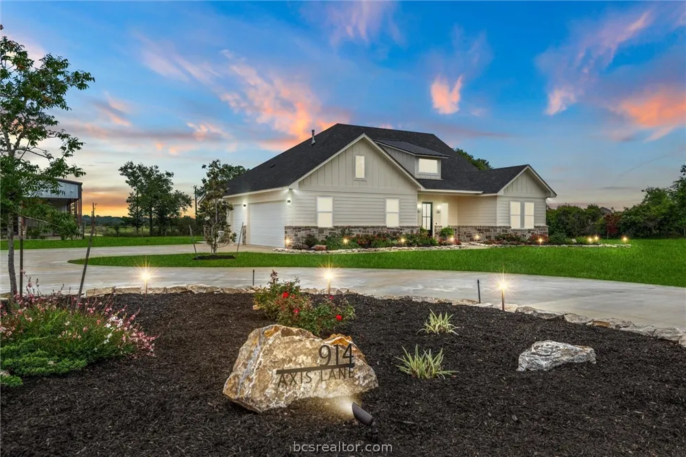 914 Axis Lane Franklin, TX 77856