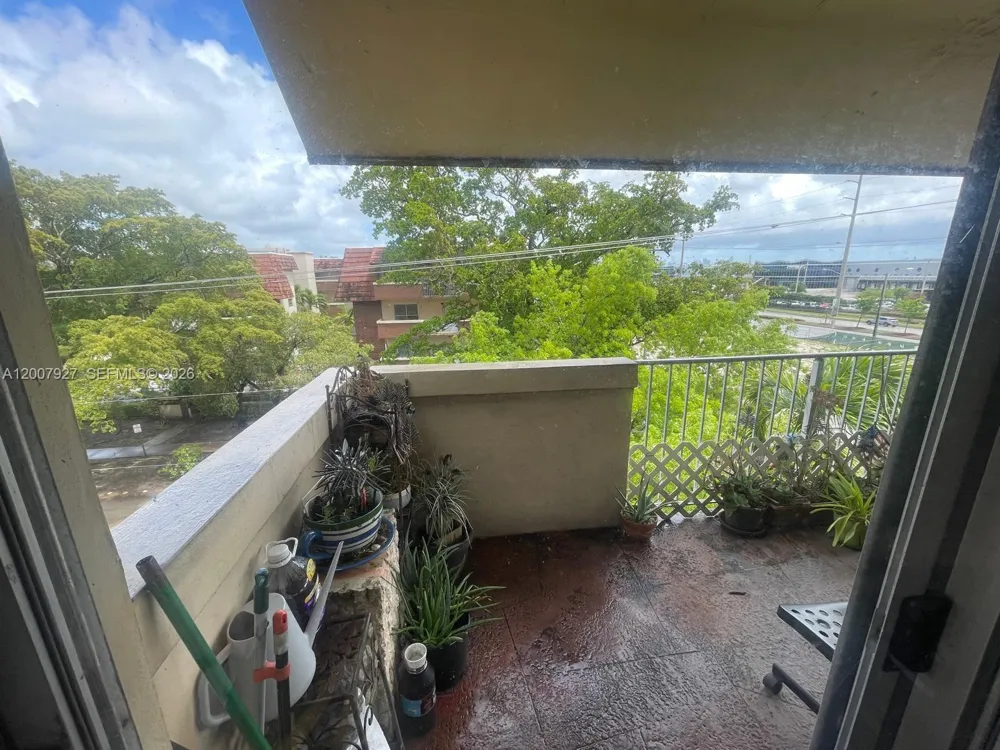 680 Miller Dr #W401 Miami Springs, FL 33166