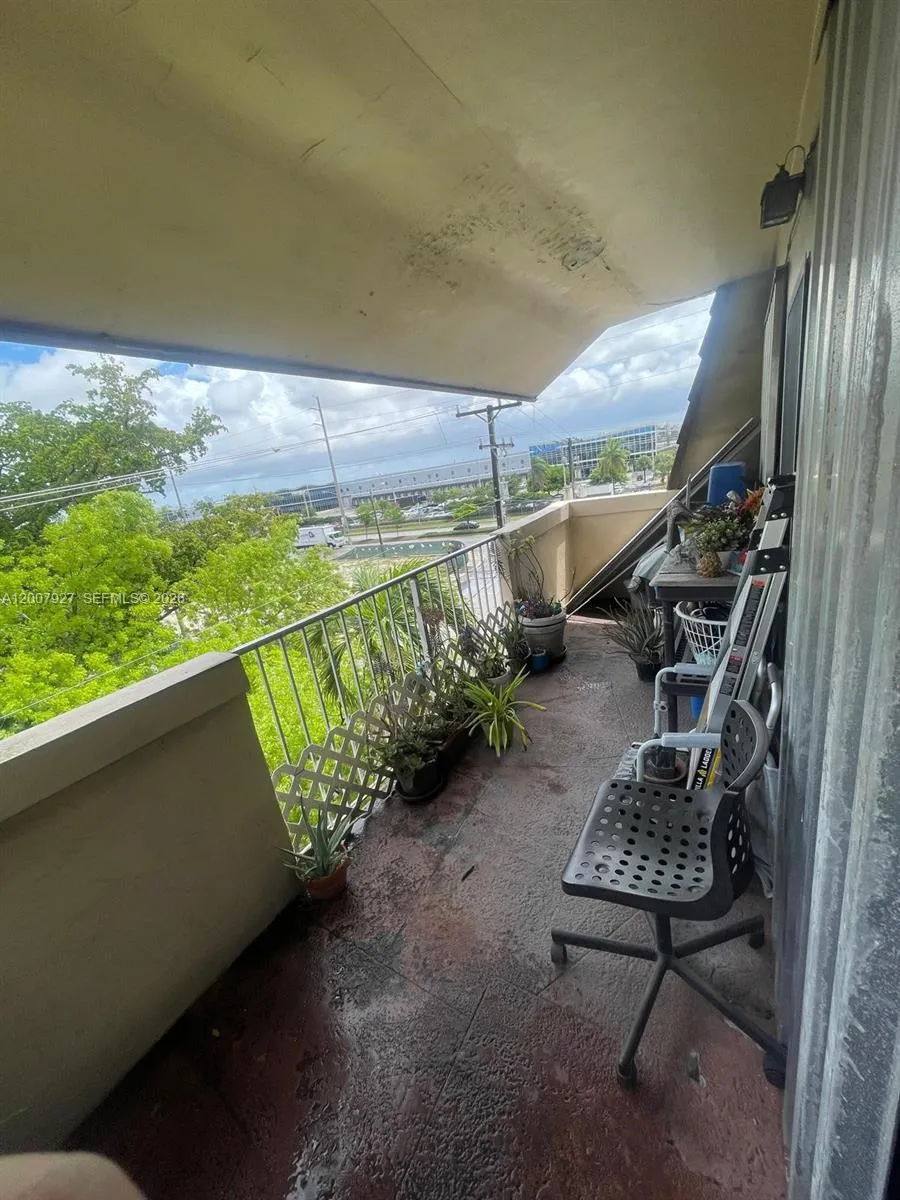 680 Miller Dr #W401 Miami Springs, FL 33166