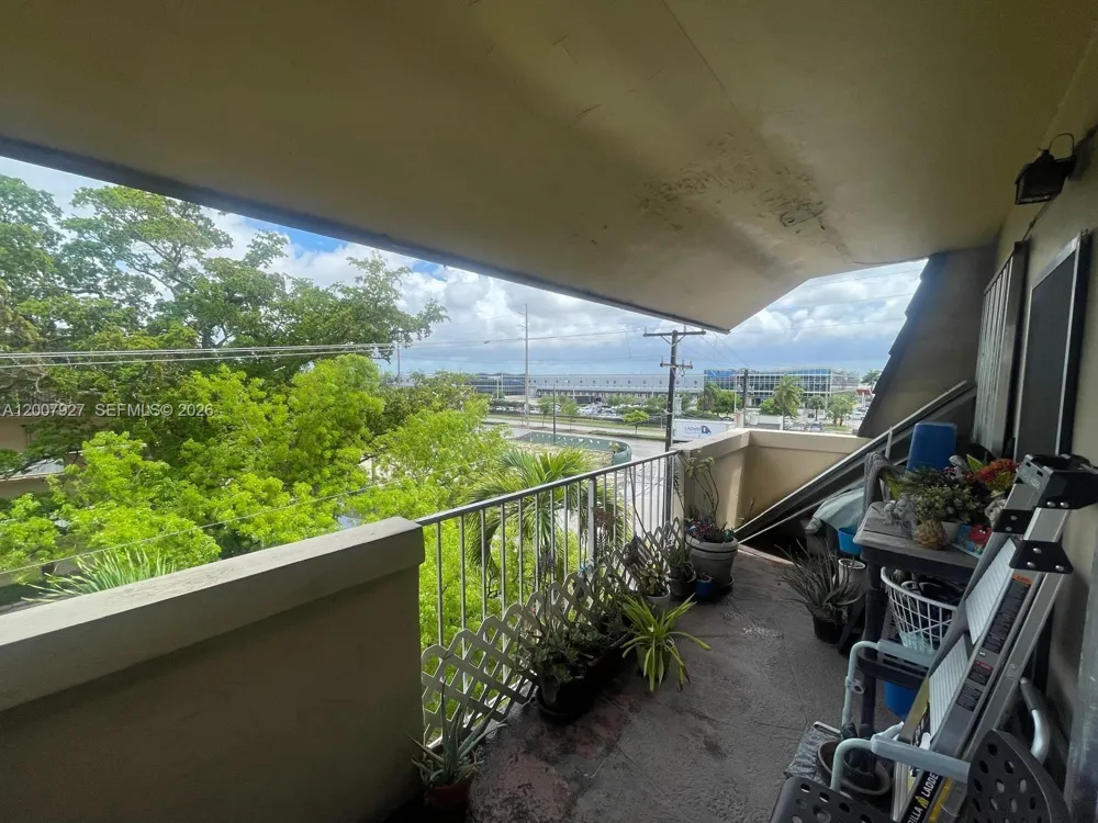 680 Miller Dr #W401 Miami Springs, FL 33166