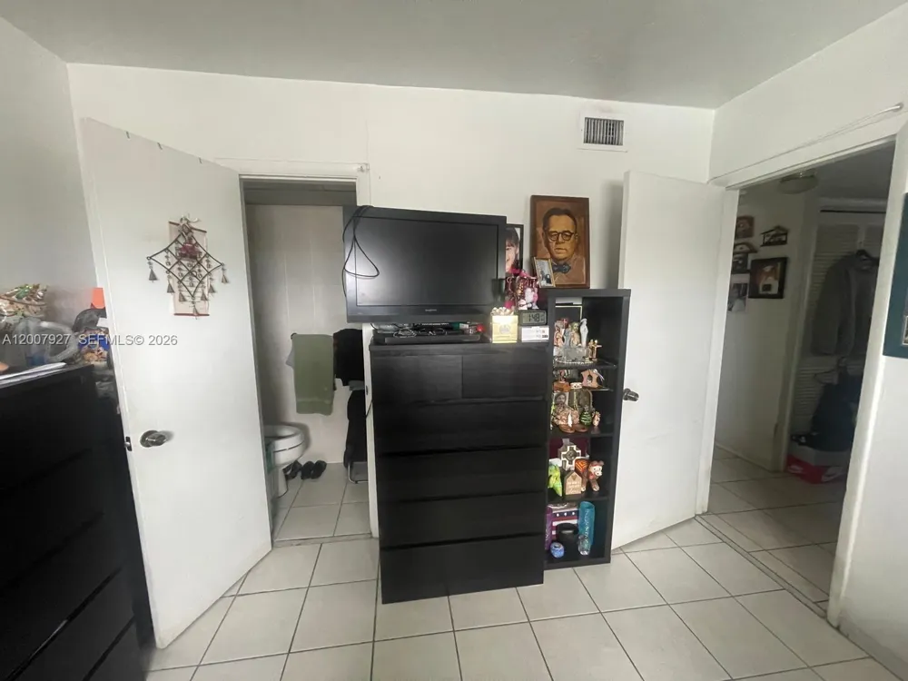 680 Miller Dr #W401 Miami Springs, FL 33166