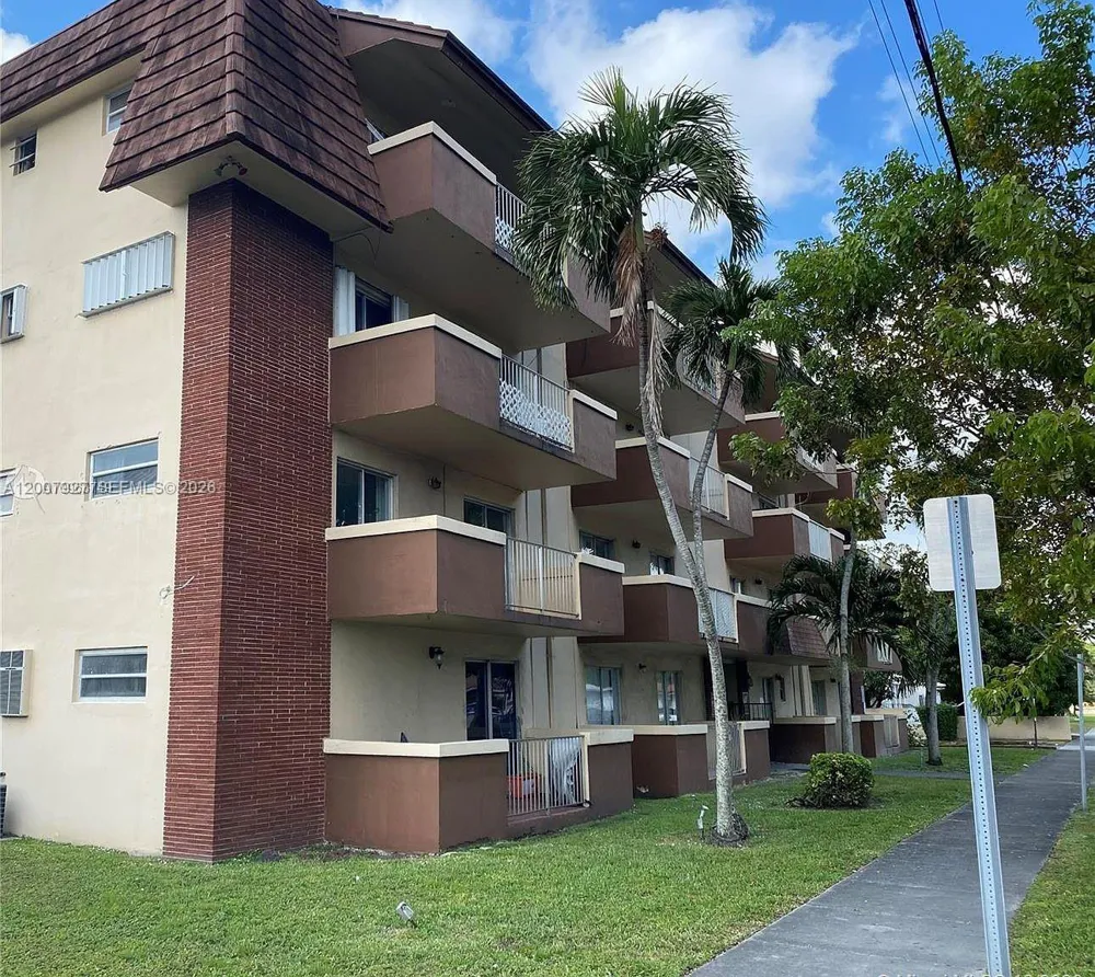 680 Miller Dr #W401 Miami Springs, FL 33166