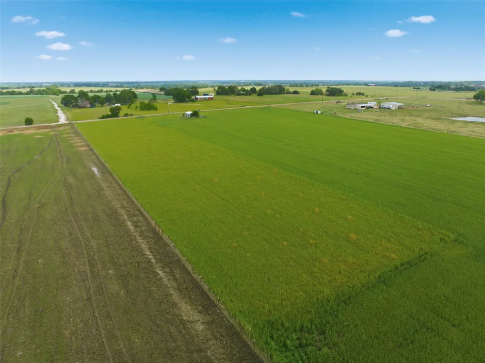 CR 427 Golinda, TX 76655