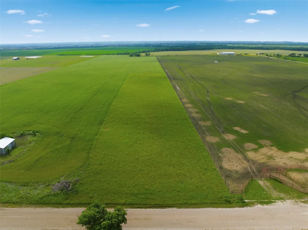 CR 427 Golinda, TX 76655
