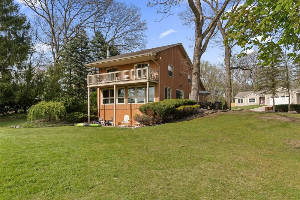 70328 Lakeview Drive Edwardsburg, MI 49112