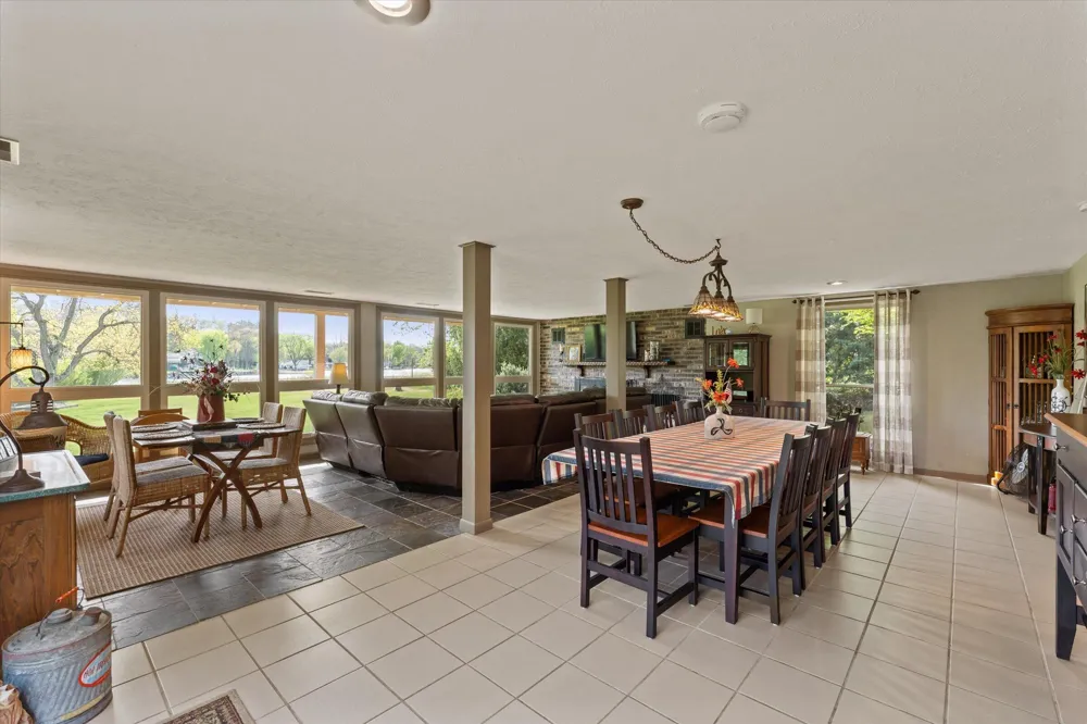 70328 Lakeview Drive Edwardsburg, MI 49112