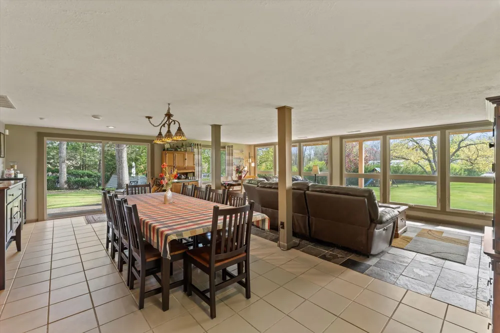70328 Lakeview Drive Edwardsburg, MI 49112