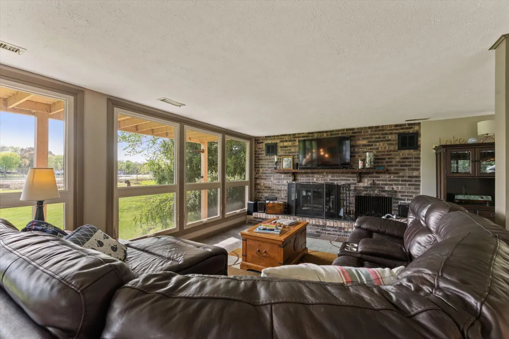 70328 Lakeview Drive Edwardsburg, MI 49112