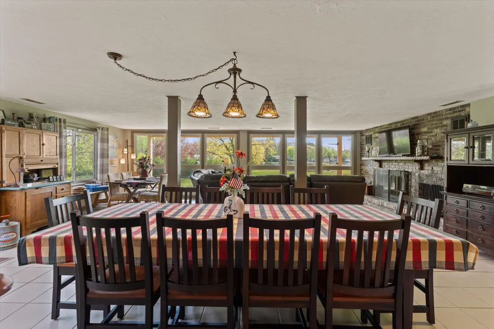 70328 Lakeview Drive Edwardsburg, MI 49112