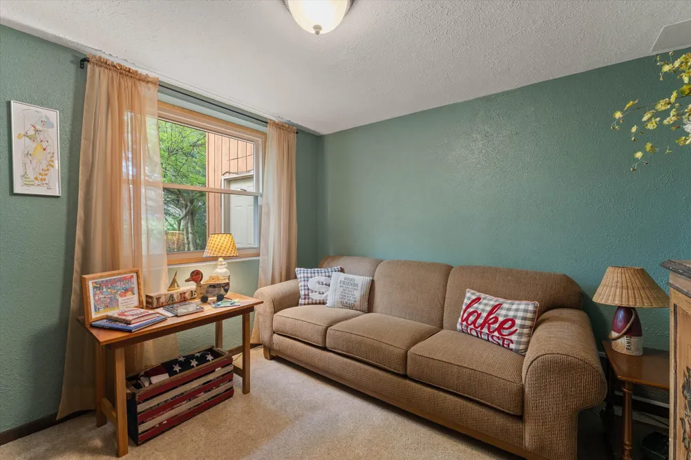 70328 Lakeview Drive Edwardsburg, MI 49112
