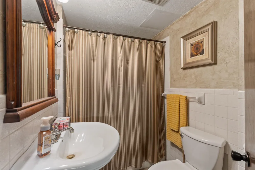 70328 Lakeview Drive Edwardsburg, MI 49112