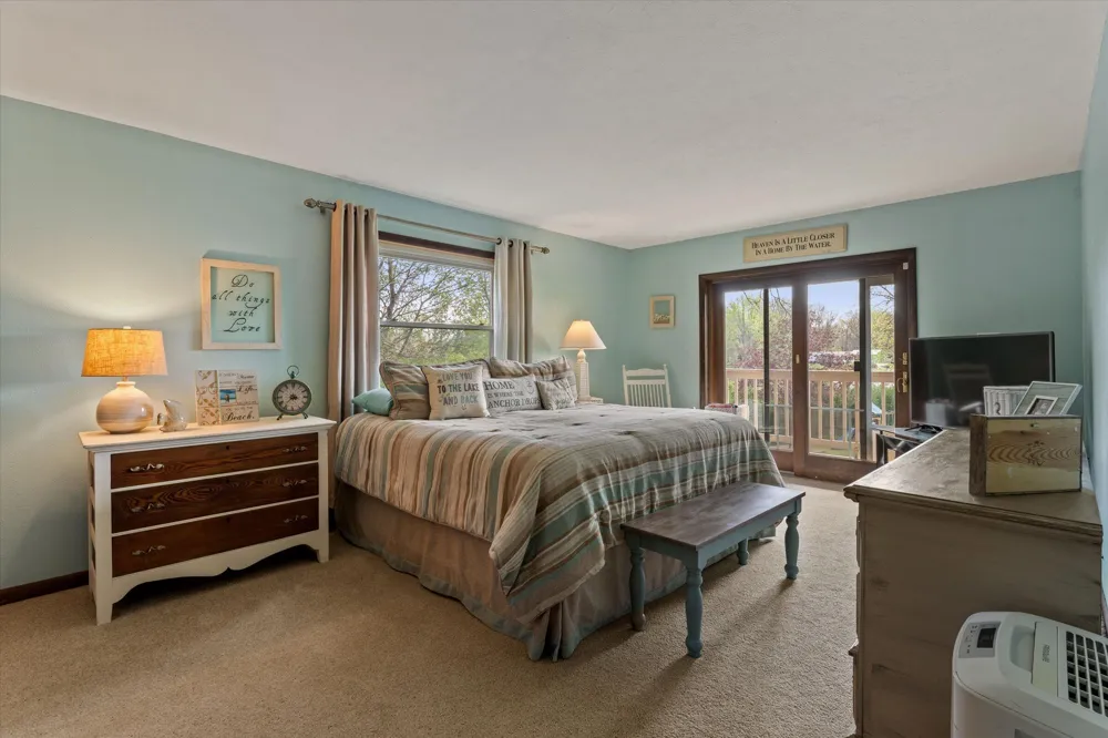 70328 Lakeview Drive Edwardsburg, MI 49112