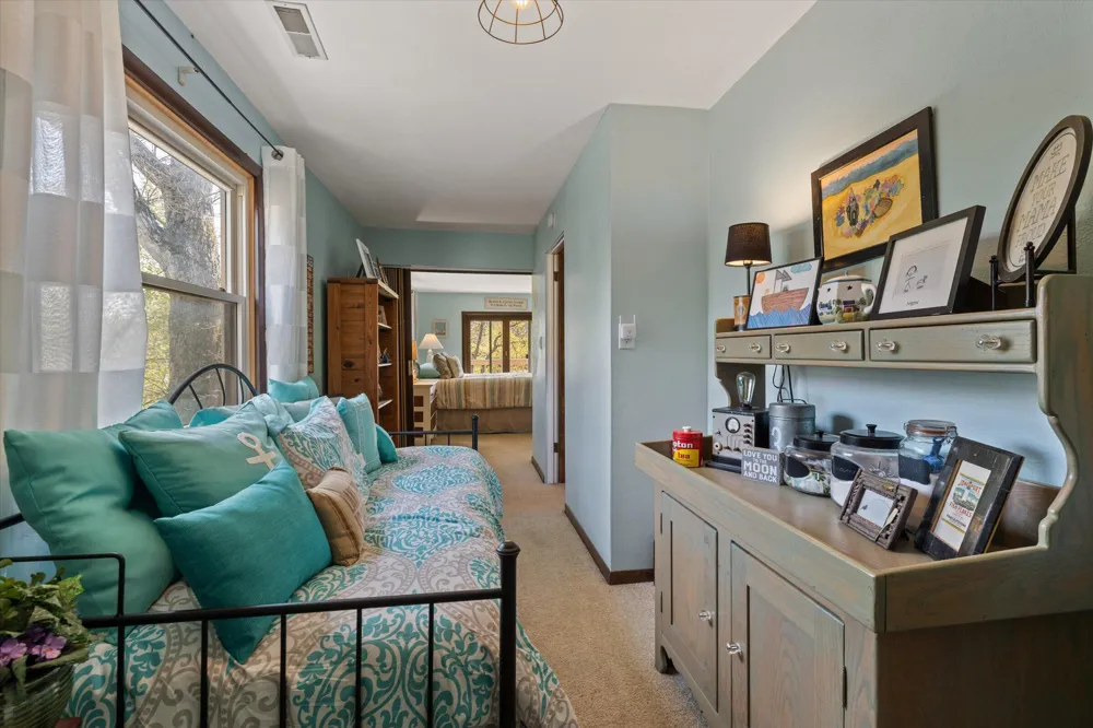 70328 Lakeview Drive Edwardsburg, MI 49112