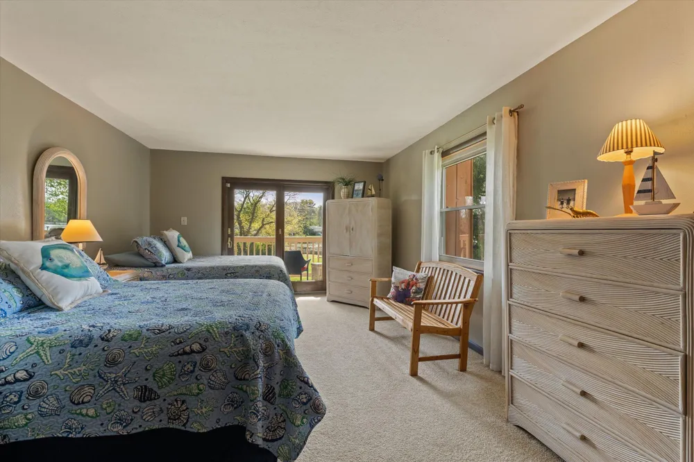 70328 Lakeview Drive Edwardsburg, MI 49112