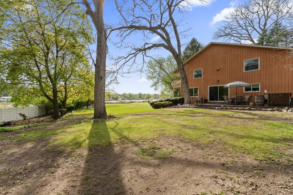 70328 Lakeview Drive Edwardsburg, MI 49112