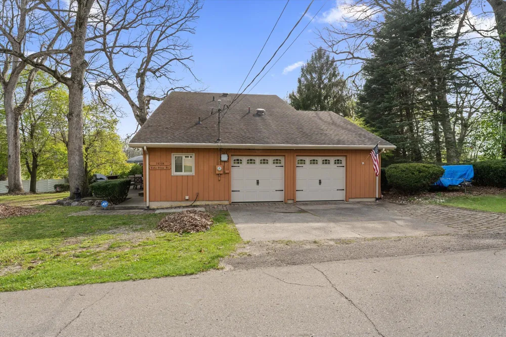 70328 Lakeview Drive Edwardsburg, MI 49112
