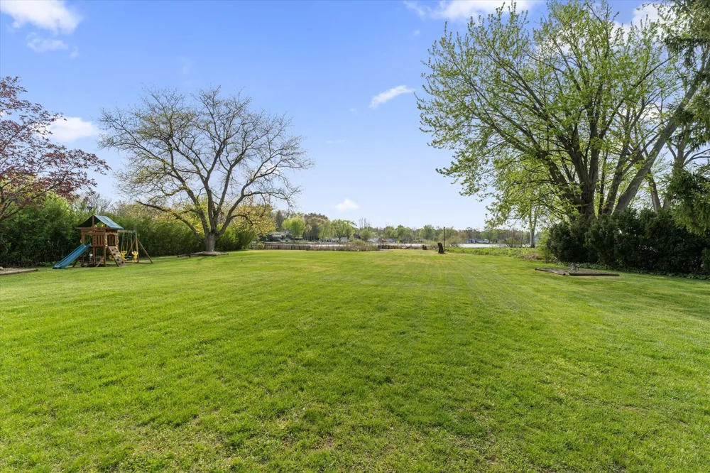 70328 Lakeview Drive Edwardsburg, MI 49112