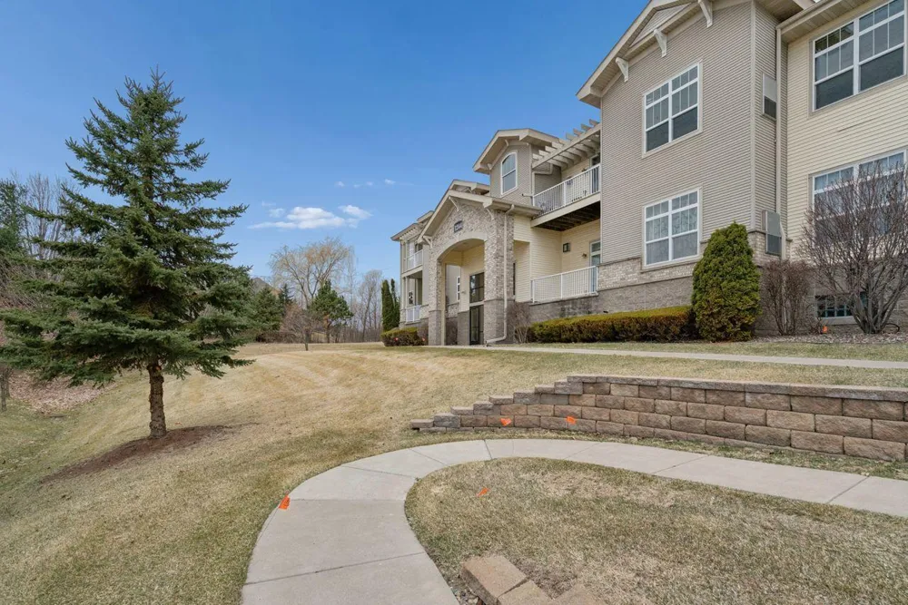 1244 County Road D E #205 Maplewood, MN 55109