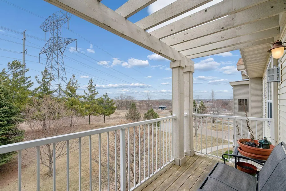 1244 County Road D E #205 Maplewood, MN 55109