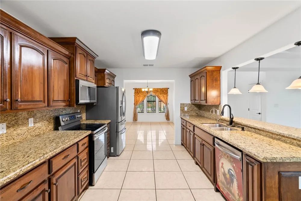 2136 S 5th Street Kingsville, TX 78363