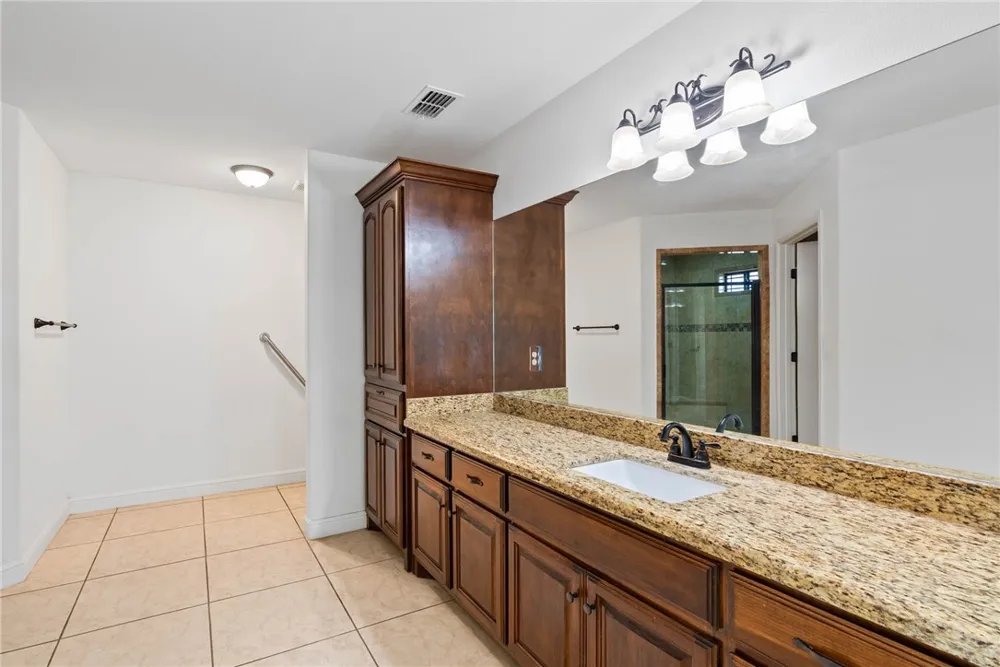 2136 S 5th Street Kingsville, TX 78363