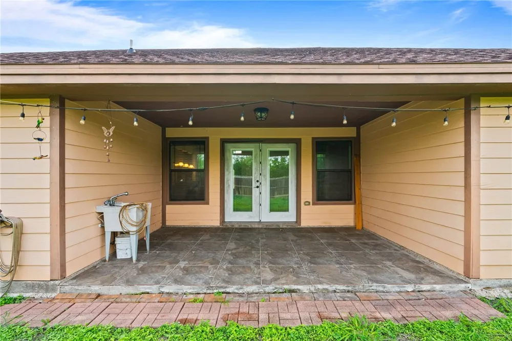 2136 S 5th Street Kingsville, TX 78363