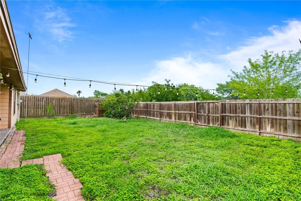 2136 S 5th Street Kingsville, TX 78363