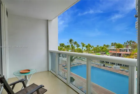 10275 Collins Ave #315