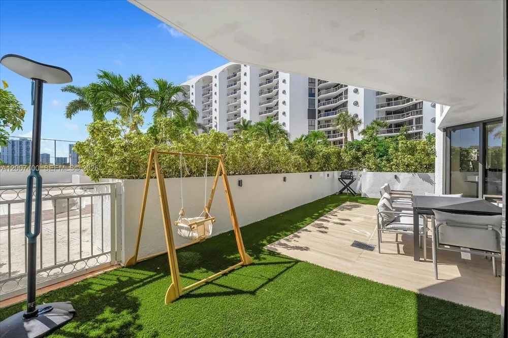 3640 Yacht Club Dr #310 Aventura, FL 33180