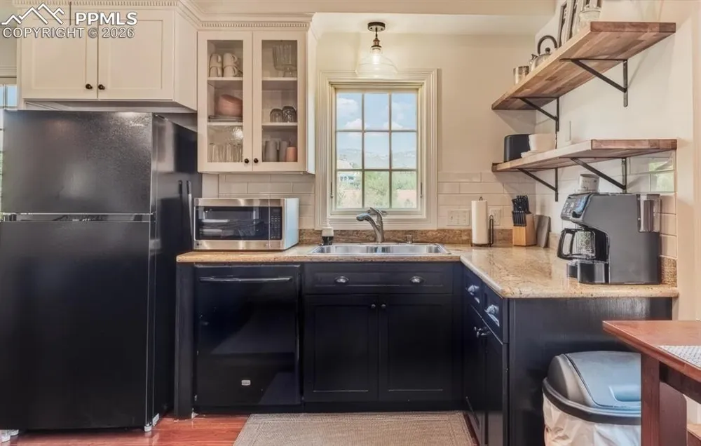 13 Oak Place Manitou Springs, CO 80829