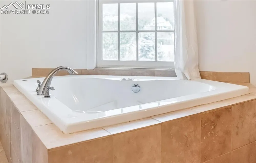 13 Oak Place Manitou Springs, CO 80829