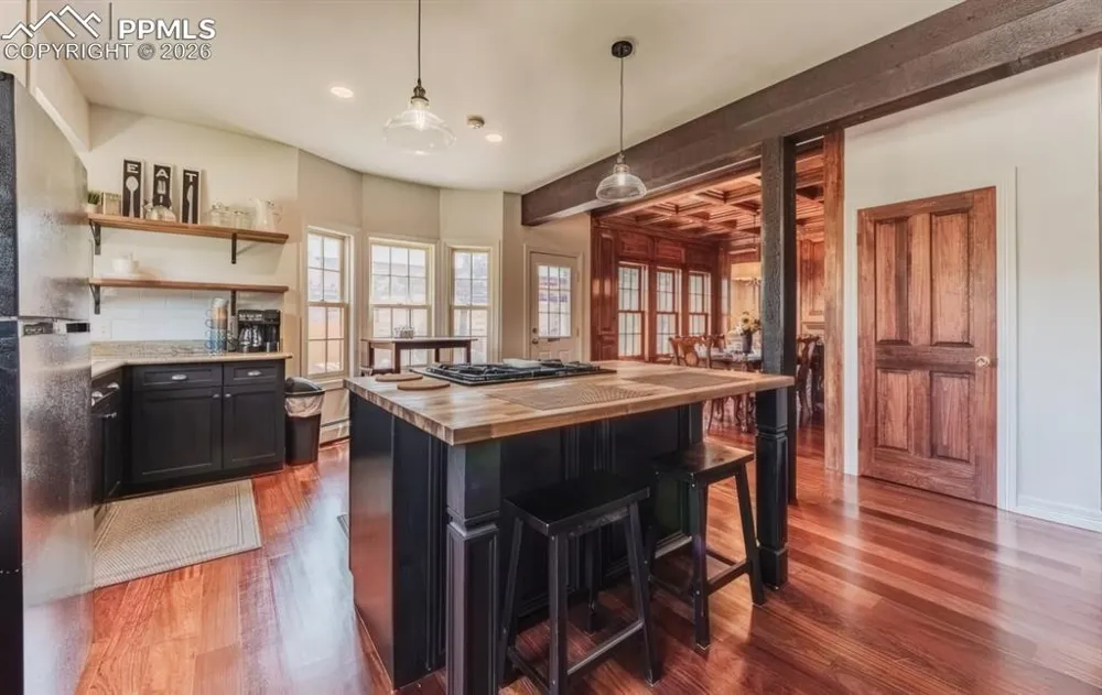 13 Oak Place Manitou Springs, CO 80829