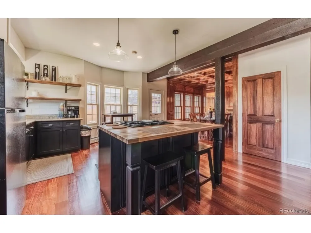 13 Oak Place Manitou Springs, CO 80829