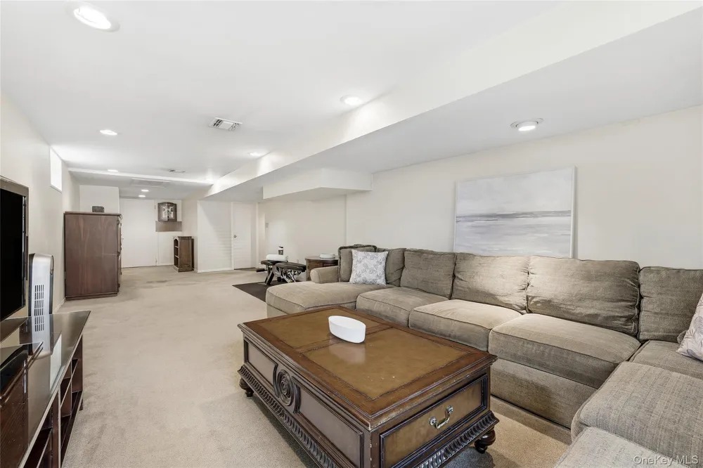 35 Mayer Drive Suffern, NY 10901