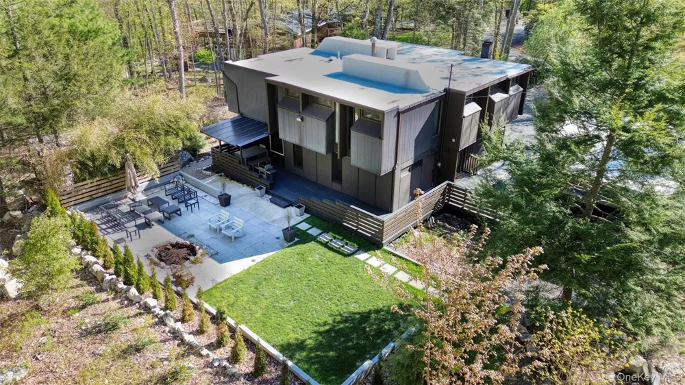 20 Fawn Hill Road Tuxedo Park, NY 10987