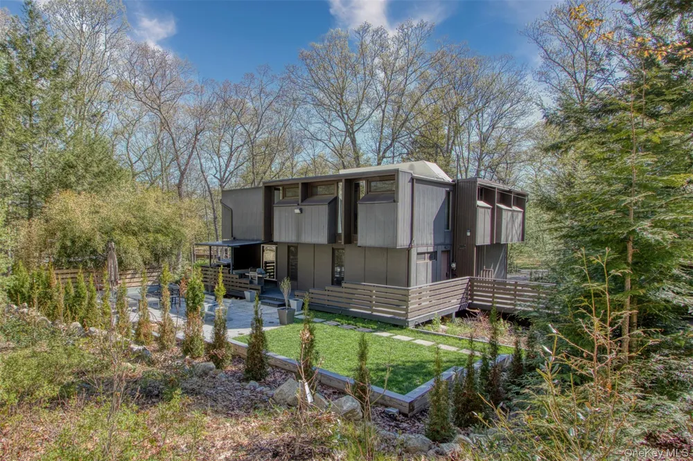 20 Fawn Hill Road Tuxedo Park, NY 10987