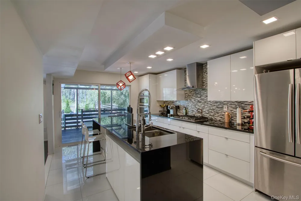 20 Fawn Hill Road Tuxedo Park, NY 10987