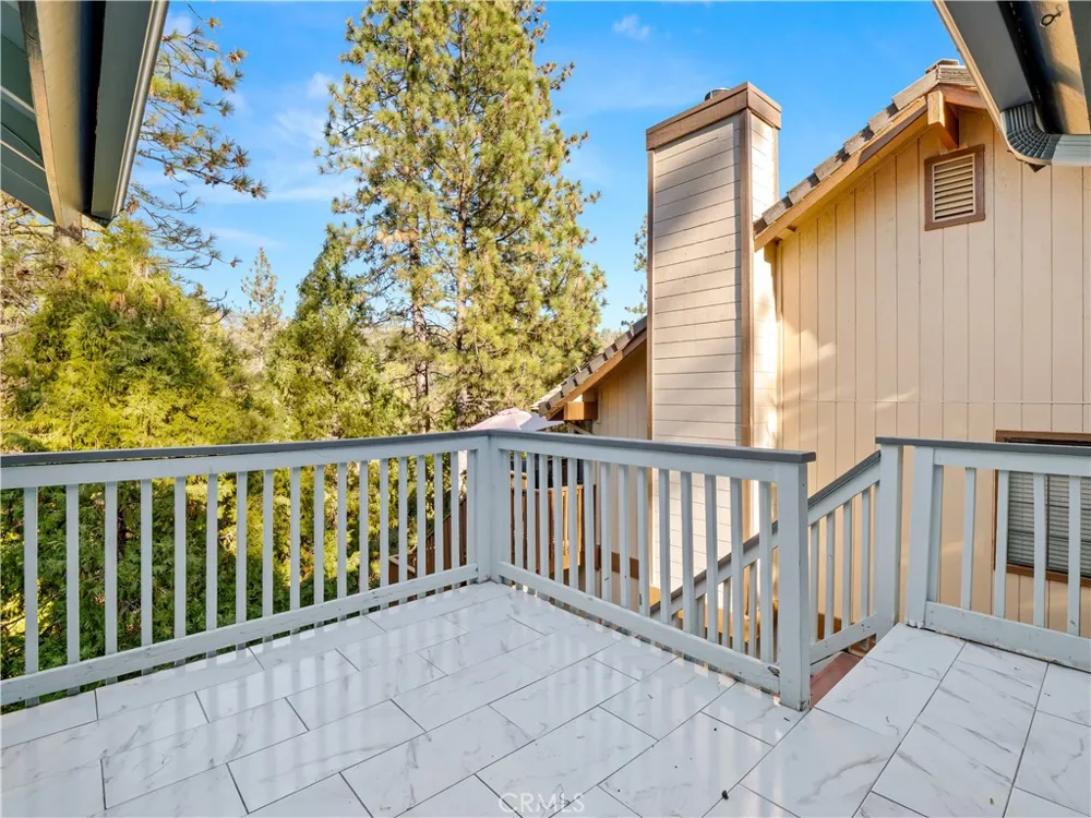 40557 Saddleback Road Bass Lake, CA 93604