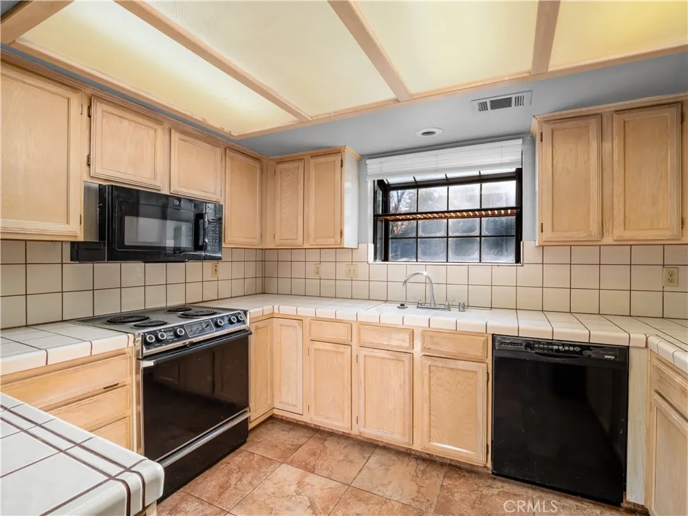40557 Saddleback Road Bass Lake, CA 93604